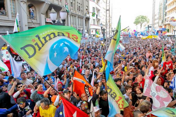 Metalúrgicos participam de comício com Osmar, Dilma e Lula em Curitiba